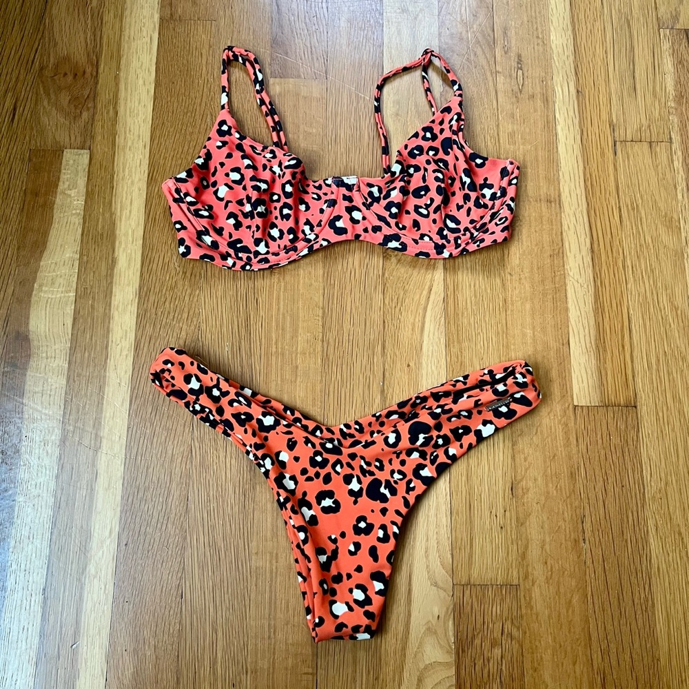 Blackbough Swim Cindy Underwire Top (Medium) and Bottoms (Small)
